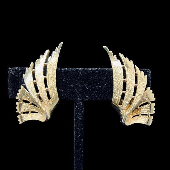 Vintage Large Runway Gold Tone Flare Brooch And Clip On Earrings Set (5002) - Picture 3 of 6